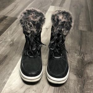 Lace up furry boots